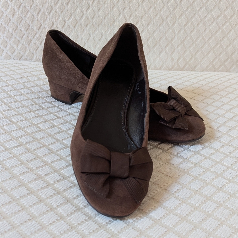 Women's Franco Sarto Chocolate Brown Suede Low Heel Pump With Bow